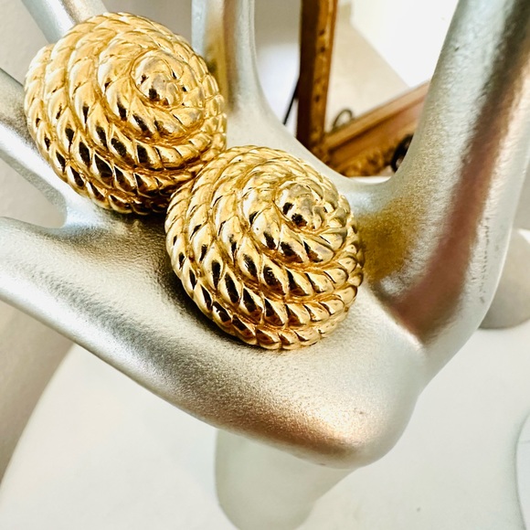 Vintage CINER Coiled Rope Earrings - Picture 3 of 16
